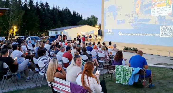 Letní kino Podbo Vlny.jpg